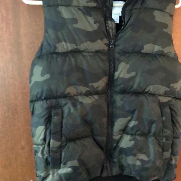 Ladies fleece lined Camo vest - Picture 3 of 3
